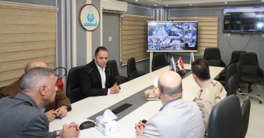 محافظ أسوان يتابع إغلاق صناديق الاقتراع فى ختام اليوم الأول لجولة الإعادة