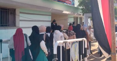 توافد الناخبين على لجنه تنميه المجتمع المحلى بالوادى الجديد ..صور