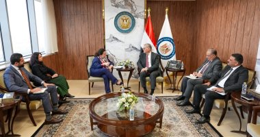 جانب من لقاء المهندس كريم بدوى وزير البترول مع وفد البنك الأوروبى 