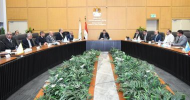 خلال الاجتماع 