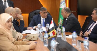 محافظ الجيزة يتابع انطلاق انتخابات النواب بـ7 دوائر من داخل مركز السيطرة