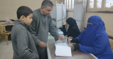 أهالى الأقصر يصطحبون أطفالهم للانتخابات لتوعيتهم بقيمة المشاركة