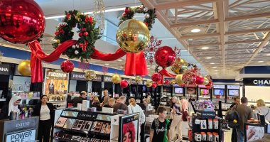 مصر للطيران للأسواق الحرة تتزين لاستقبال أعياد الكريسماس والعام الجديد 