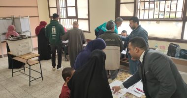 المواطنون يتدفقون بكثافة على لجنة عاطف الإسلامبولى بانتخابات النواب فى البدرشين
