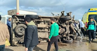 مصرع شخصين وإصابة 16 أخرين فى حادث تصادم سيارة ميكروباص وربع نقل بكفر الشيخ