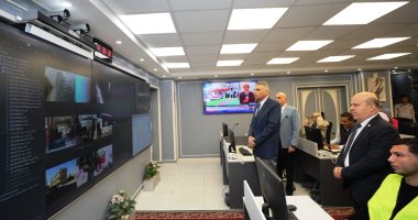 محافظ أسوان يتابع سير عملية الإعادة للمرحلة الأولى بالنواب من مركز السيطرة