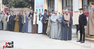 طوابير الناخبين تصطف أمام اللجان فى انتخابات مجلس النواب بالعياط والدقى 