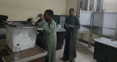 تزايد إقبال الناخبين على التصويت مع دخول الساعات الأخيرة بالأقصر.. صور
