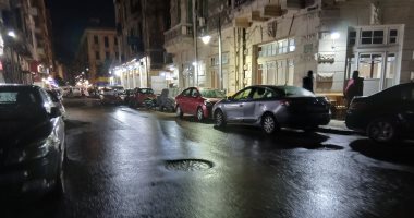 أمطار غزيرة تضرب الإسكندرية مع انخفاض درجات الحرارة.. فيديو