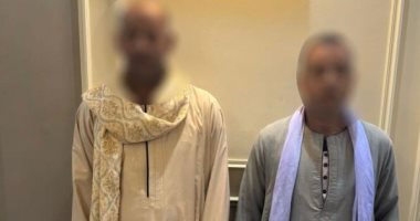 وزارة الداخلية تضبط شخصين يوزعان أموالا بمحيط لجان المنيا