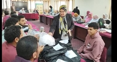 تسليم 23 ماكينة خياطة لأوائل خريجى الدورات التدريبية بمراكز التدريب المهنى بسوهاج