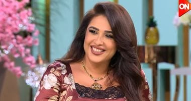 مش كل الرجالة زي بعض.. ياسمين عبد العزيز تمازح منى الشاذلي بنسبة الـ 1%