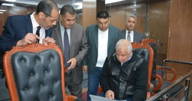 محافظ الوادى الجديد يتابع انتظام اليوم الثانى لانتخابات مجلس النواب