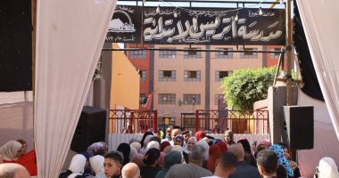 توافد الناخبين على لجان منشأة القناطر بالجيزة في انتخابات النواب