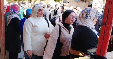 توافد الناخبين على لجنة 89 - 90 بدر الثانوية بنين بالبحيرة.. صور