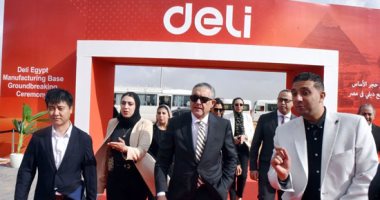 رئيس الهيئة العامة للاستثمار والمناطق الحرة يشارك في وضع حجر الأساس لقاعدة مصنع "ديلي إيجيبت" للأدوات المكتبية بمدينة العاشر من رمضان.