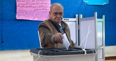 ناخب من أمام لجنته: بقالى 15 سنة بنتخب خارج مصر ومبسوط أنى موجود وبشارك