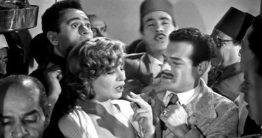 بدايات محفوظ فى الفن السابع.. صلاح أبو سيف تولى تعليمه كتابة السيناريو