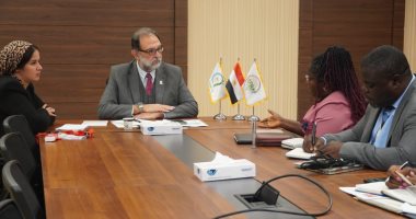 رئيس هيئة سلامة الغذاء يبحث مع نظيرته الليبيرية فرص تبادل الخبرات 