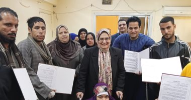 تسليم 15 عقد عمل لذوي الهمم و3 قوافل طبية مجانية ضمن حياة كريمة بسوهاج