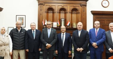 محافظ جنوب سيناء يبحث خطة تطوير محطة دهب ورفع كفاءة شبكات الصرف الصحي