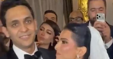 ابنة نادية مصطفى وعريسها 