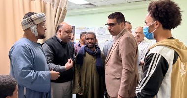 نائب مدير الرعاية الصحية يتابع حالة المصابين في حادث انهيار منزل الدير