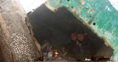 كابوس جديد يلاحق أهالى غزة.. الأمطار الغزيرة تغرق خيام النازحين والأطفال يواجهون الموت بردا.. الأمم المتحدة تحذر من معاناة جديدة لمئات الآلاف.. والصحة العالمية: وفاة 10 أشخاص فى 24 ساعة بسبب الطقس السيئ.. صور