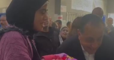  رئيس الوزراء يطمئن من سيدة بالقليوبية على الخدمات الصحية 