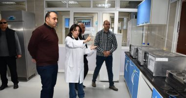 رئيس مياه الشرب والصرف الصحى بالجيزة يجرى جولة تفقدية بعدد من المواقع.. صور