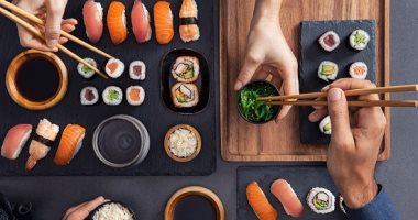 8 أخطاء شائعة عند أكل السوشى فى المطاعم.. احترس من الوسابى 