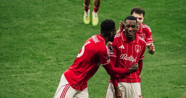 سنجاري يحتفل يالهدف الثالث