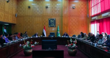 نائب محافظ الإسماعيلية يناقش آليات التعامل مع منظومة النظافة وتدوير المخلفات