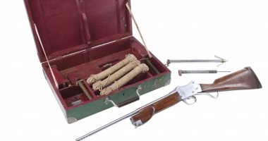 قطع من فيلم "الفك المفترس" تظهر من أعماق البحار وتتجه إلى المزاد فى 2026