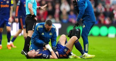 سندرلاند ضد نيوكاسل.. نقل لاعب المكبايس إلى المستشفى بعد إصابة قوية