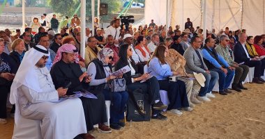 وزير السياحة يتابع موقع تنصيب تماثيل أمنحتب الثالث بمعبد ملايين السنين.. صور