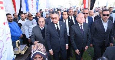 محافظ القاهرة ووزير التموين يتفقدان سوق اليوم الواحد بالمرج.. يوفر سلعا بسعر مخفض