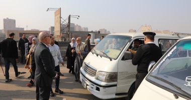 محافظ القاهرة يشن جولة مفاجئة على الدائرى ومحيط موقف السلام ويضبط المخالفين