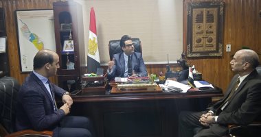 وكيل صحة سوهاج يلتقى مدير مستشفى طهطا العام لبحث الارتقاء بالخدمات