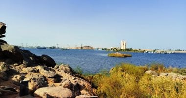 بحيرة ناصر خلف السد العالى