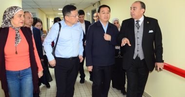 وفد من لجنة الصحة بمقاطعة هوبي الصينية في زيارة رسمية لمستشفى القصر العيني