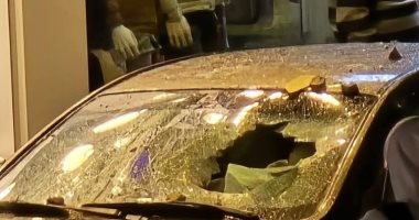تحطم زجاج سيارة بعد انهيار شرفة عقار عليه لسوء الأحوال الجوية بالإسكندرية