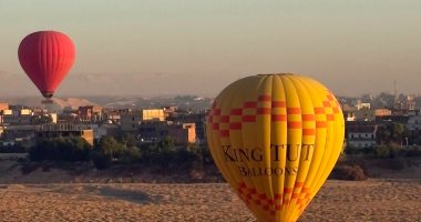 جانب من تحليق رحلات البالون الطائر فى الأقصر