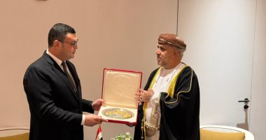 وزير الإسكان يبحث مع نظيره العمانى سبل تعزيز التعاون المشترك 