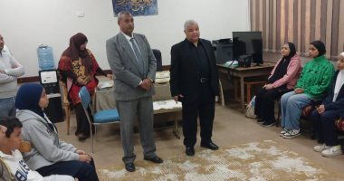 وكيل تعليم الأقصر يبحث التوسع فى مدارس التعليم الفنى.. صور