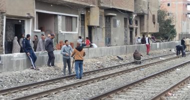 صيانة فلنكات حادث قطار البضائع فى طوخ.. صور