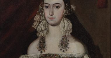 صورة امرأة ترتدى فستان بفتحة الصدر العميقة حوالى 1670-1675