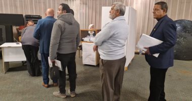 التصويت إلكترونيا.. نقابة التطبيقيين يصوتون فى الانتخابات لاختيار النقيب رقم 4.. صور