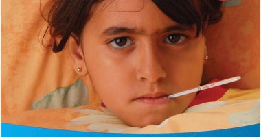 طفلة مريضة بالانفلونزا