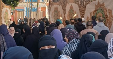 السيدات أيقونة المشاركة بجولة الإعادة بانتخابات مجلس النواب بقرية الرحامنة بدمياط